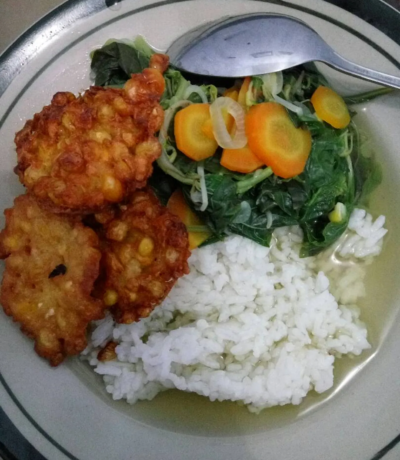 Paket nasi Sayur bayem + Bakwan
